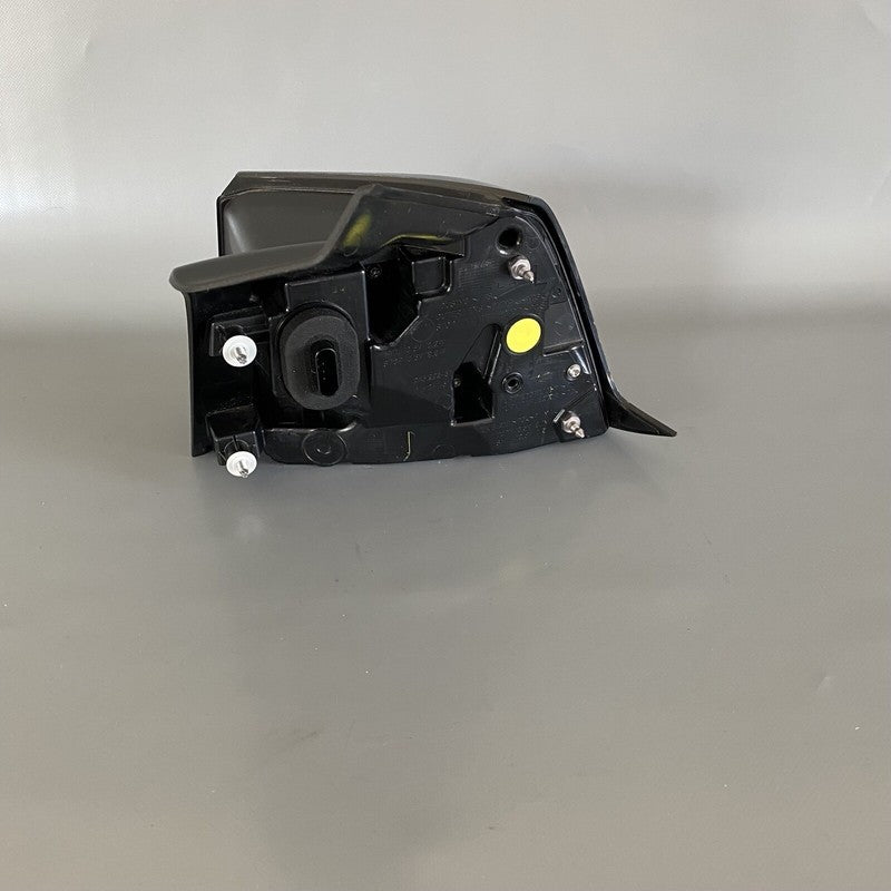 1502086-00-D TESLA MODEL Y TAIL LIGHT LEFT DRIVER SIDE 1502086-00-D 2020 2021 2022 OEM 