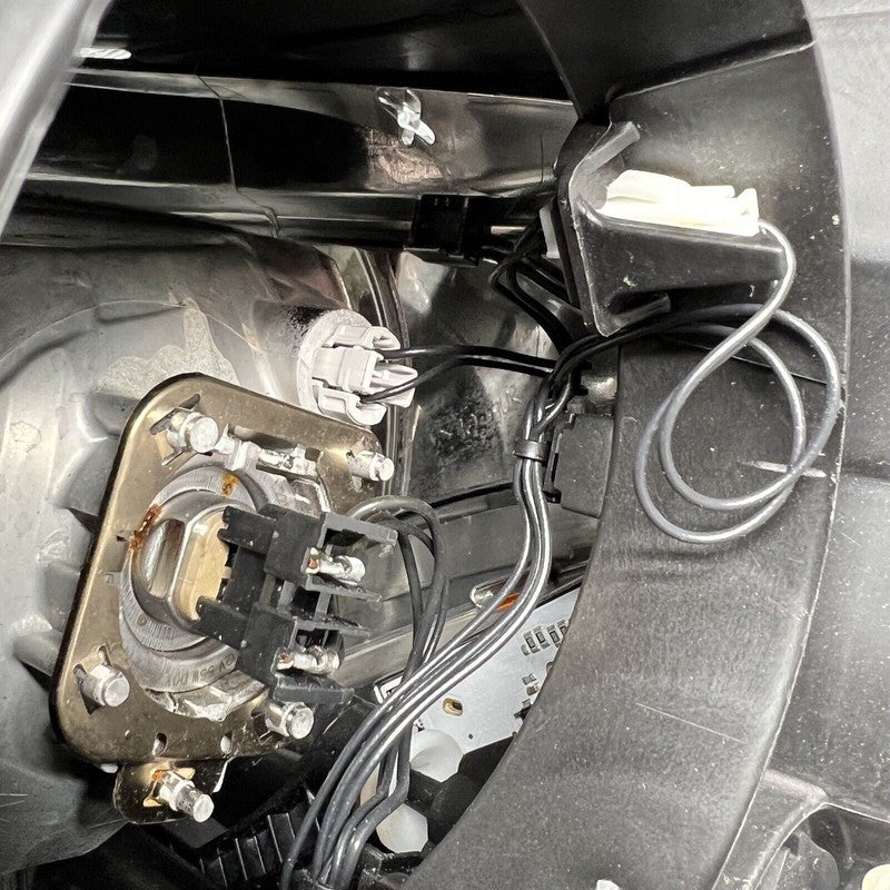 MERCEDES BENZ SPRINTER HEADLIGHT RIGHT PASSENGER HALOGEN 2019 2020 2021 DAMAGED