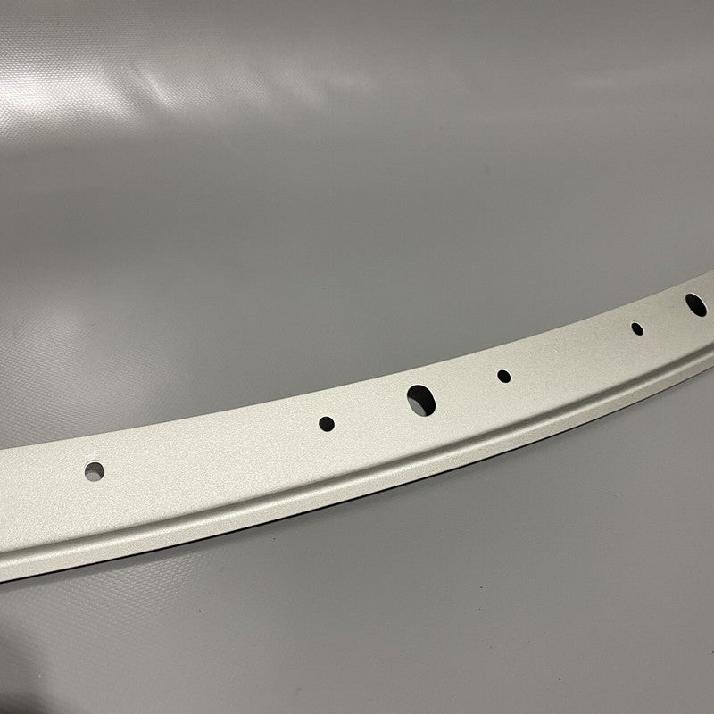67071000 MASERATI QUATTROPORTE CENTRAL EDGE BRACKET 2003 2004 2005 2006 2007 OEM
