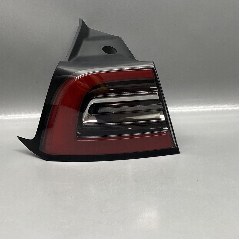 1502086-00-D TESLA MODEL Y TAIL LIGHT LEFT DRIVER LED 2020 2021 2022 2023 OEM 1502086-00-D