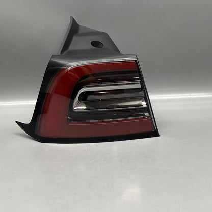 1502086-00-D TESLA MODEL Y TAIL LIGHT LEFT DRIVER LED 2020 2021 2022 2023 OEM 1502086-00-D