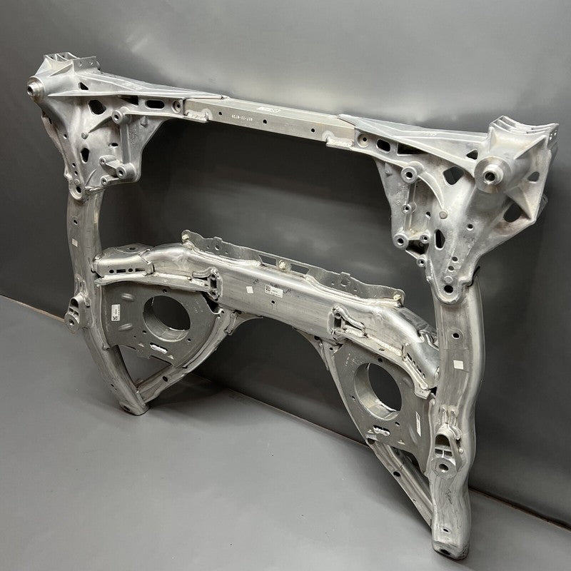 6861106 BMW 750 CROSSMEMBER FRONT SUBFRAME 2016 2017 2018 2019 OEM 6861106
