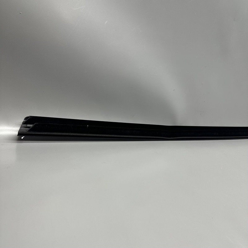 1080684-01-i TESLA MODEL 3 DOOR WINDOW MOLDING RIGHT FRONT 2017 18 19 20 21 2022 1080684-01-i