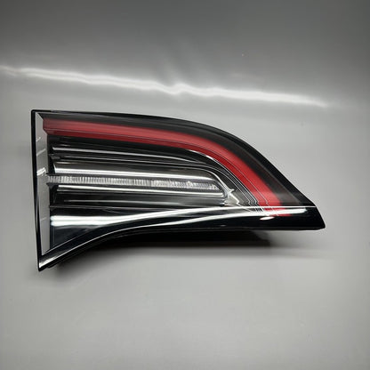 1502088-00-B TESLA MODEL Y LIFTGATE TAIL LIGHT LEFT DRIVER 2020 21 22 2023 OEM 1502088-00-B