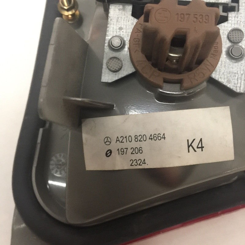 A2108204664 MERCEDES BENZ E320 E430 TAIL LIGHT RIGHT PASSENGER SIDE 1996 1997 1998 1999 OEM