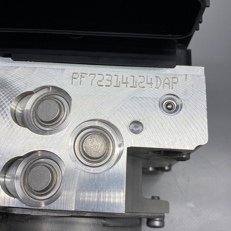 6889210-01 BMW 530 ABS PUMP MODULE 2017 2018 2019 G30 6889210-01