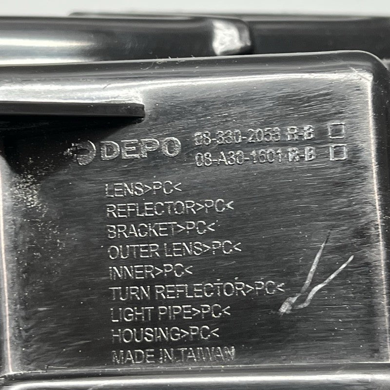 FORD MUSTANG FOG LIGHT RIGHT PASSENGER 2018 2019 2020 2021 2022 OEM