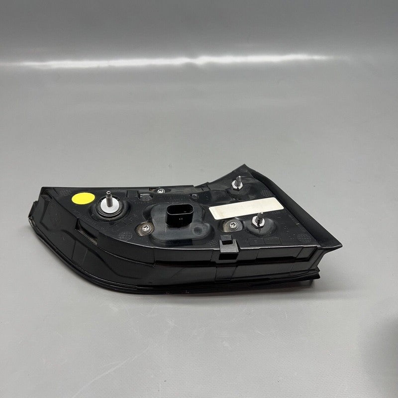 1502089-00-B TESLA MODEL Y TAIL LIGHT TRUNK RIGHT 2020 2021 2022 2023 2024 OEM 1502089-00-B