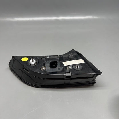 1502089-00-B TESLA MODEL Y TAIL LIGHT TRUNK RIGHT 2020 2021 2022 2023 2024 OEM 1502089-00-B
