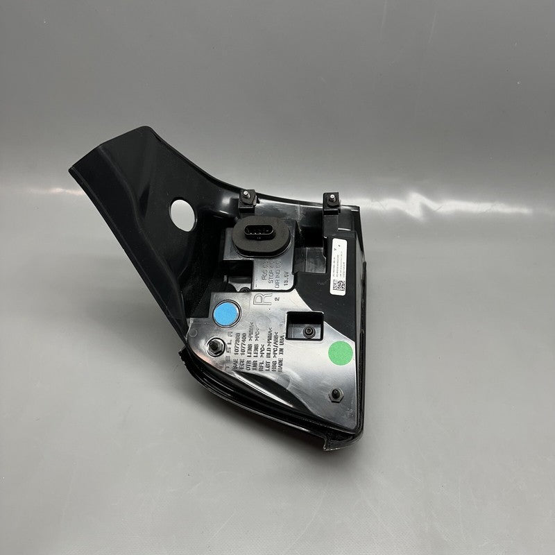 1077398-00-H TESLA MODEL 3 TAIL LIGHT RIGHT PASSENGER 2017 2018 2019 2020 2021 1077398-00-H