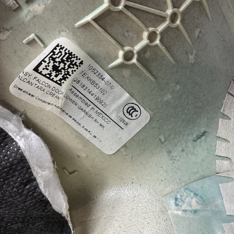 1052334-07-G TESLA MODEL X FALCON DOOR LOWER GARNISH RIGHT 2016 2017 2018 2019 2020 OEM