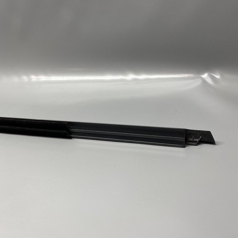 A2477257300 MERCEDES BENZ SEALING RAIL A2477257300 2021 2022 OEM