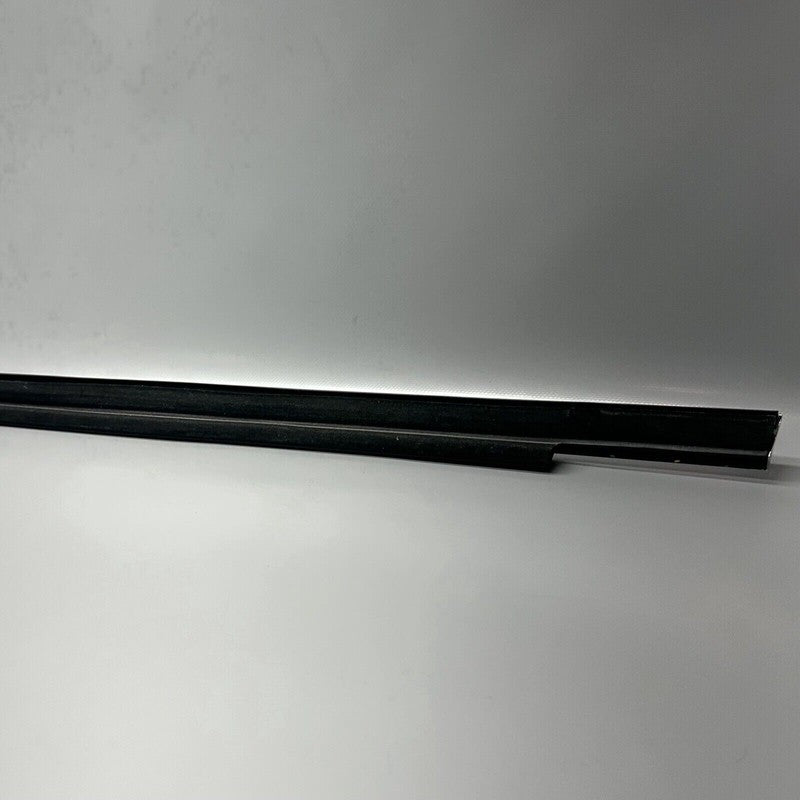 1098684-00-D TESLA MODEL X DOOR WINDOW MOLDING RIGHT FRONT 2015 16 17 18 19 20 21 22 2023 OEM