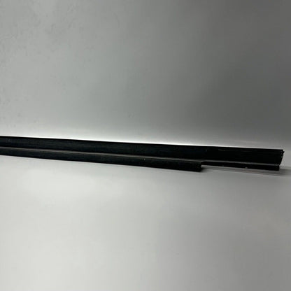 1098684-00-D TESLA MODEL X DOOR WINDOW MOLDING RIGHT FRONT 2015 16 17 18 19 20 21 22 2023 OEM