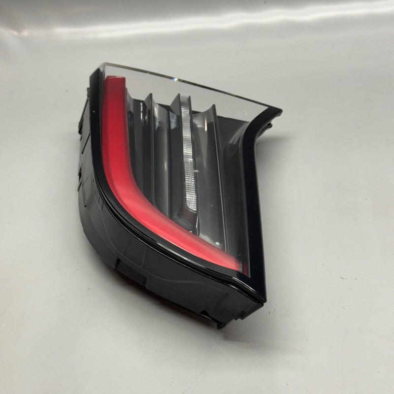 TESLA MODEL Y TAIL LIGHT TRUNK RIGHT PASSENGER 2020-2022 2023 2024 4 P