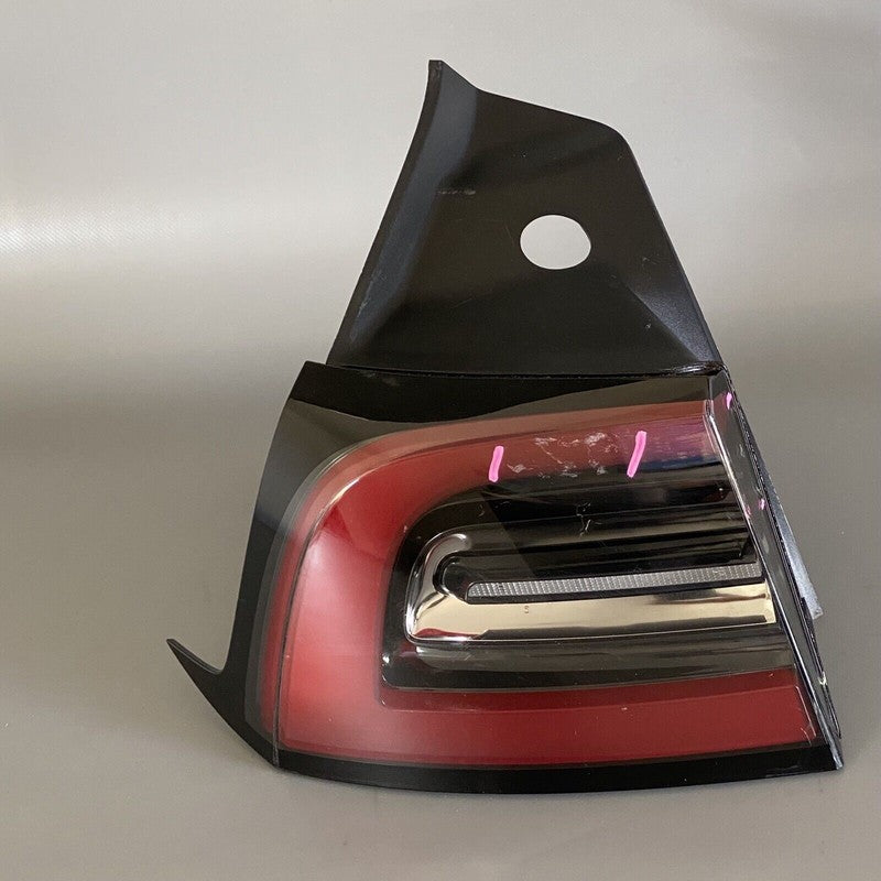 TESLA MODEL Y TAIL LIGHT LEFT DRIVER SIDE 1502086-00-D 2020 2021 2022 