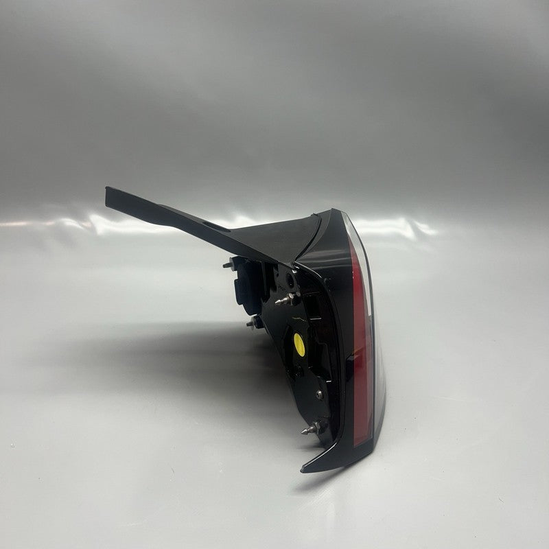 1502086-00-D TESLA MODEL Y  TAIL LIGHT LEFT DRIVER 2020 2021 2022 2023 LED 4 PIN 1502086-00-D