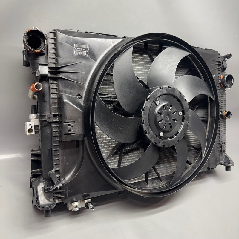 A2045003703 MERCEDES BENZ E350 E550 COOLANT RADIATOR 2010 2011 2012 2013 2014 2015 OEM