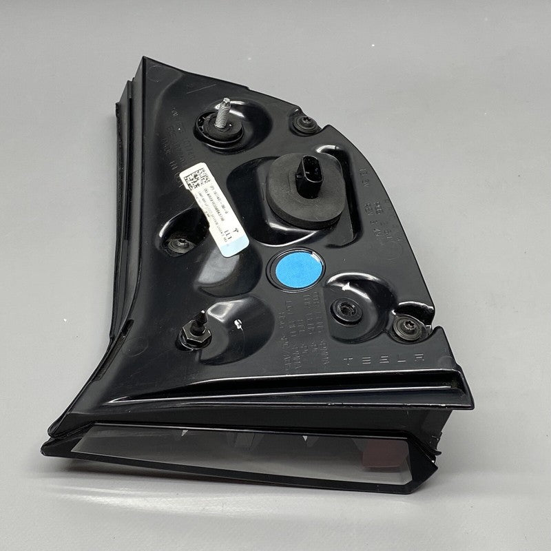 1077401-00-G TESLA MODEL 3,Y  TAIL LIGHT TRUNK LEFT DRIVER 1077401-00-G 2018 19 20 21 2022