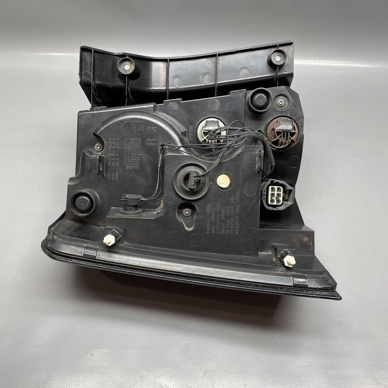 A056008 RANGE ROVER SPORT TAIL LIGHT RIGHT PASSENGER SIDE A056008 2010 2011 OEM