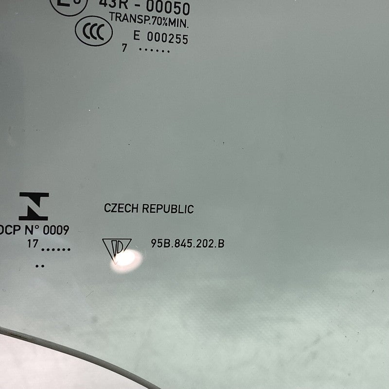 95B845202B PORSCHE MACAN DOOR WINDOW GLASS RIGHT FRONT 2015 2016 2017 2018 95B845202B OEM