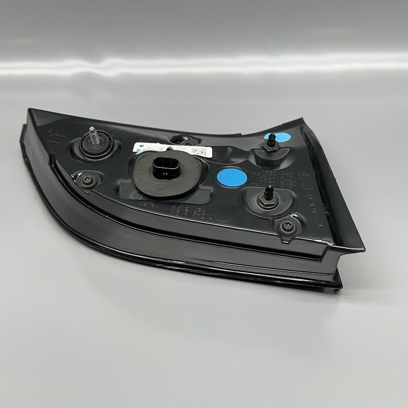 1502088-00-B TESLA MODEL Y TAIL LIGHT TRUNK RIGHT SIDE 2020 2021 2022 2023 OEM HAS WATER MARK