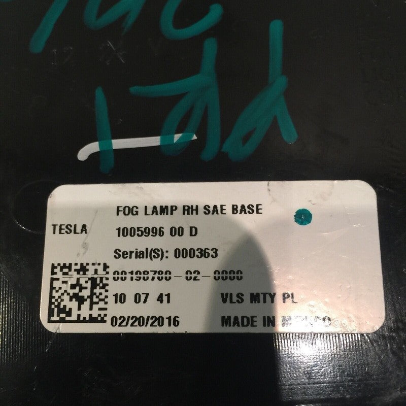 100599600D TESLA MODEL S RIGHT SIDE FOG LIGHT 2015 2016 BLACK BEZEL OEM