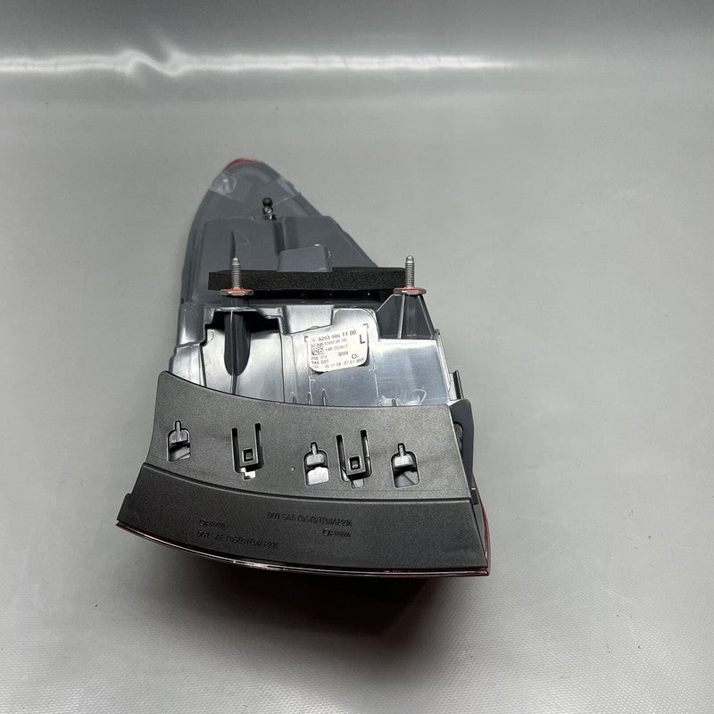 A2539061100 MERCEDES BENZ GLC300 TAIL LIGHT LEFT DRIVER LED OEM 2016 2017 2018 2019 
