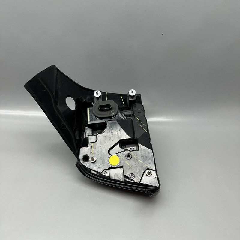 1502087-00-D TESLA MODEL Y TAIL LIGHT RIGHT PASSENGER 2020 21 22 23 2024 LED OEM 1502087-00-D