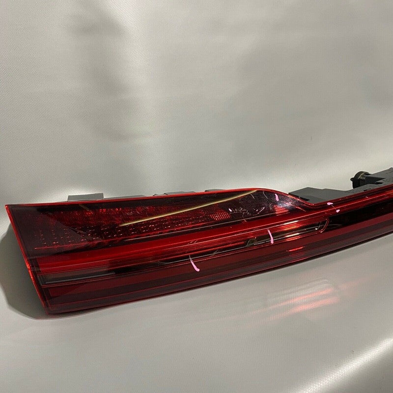 4KE945095C AUDI E-TRON CENTER REAR TAIL LIGHT 4KE945095C 2019 2020 OEM