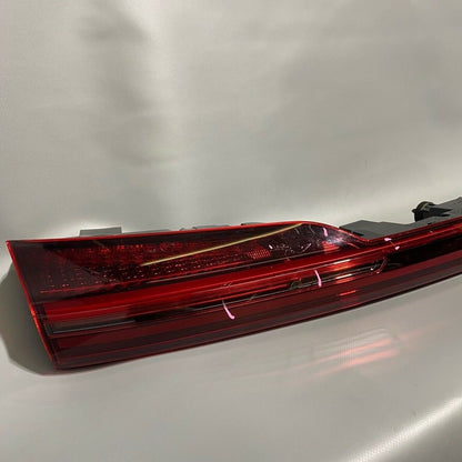 4KE945095C AUDI E-TRON CENTER REAR TAIL LIGHT 4KE945095C 2019 2020 OEM