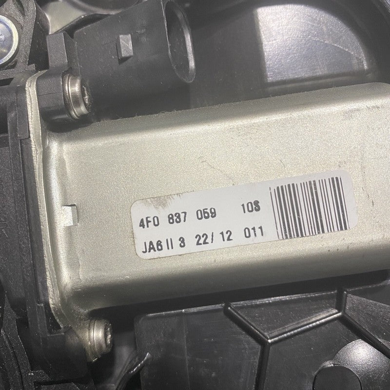 4H0839915 AUDI A8 A8L DOOR PANEL COVER WITH LOCK LATCH LEFT FRONT 2011 12 13 14 15 16 2017