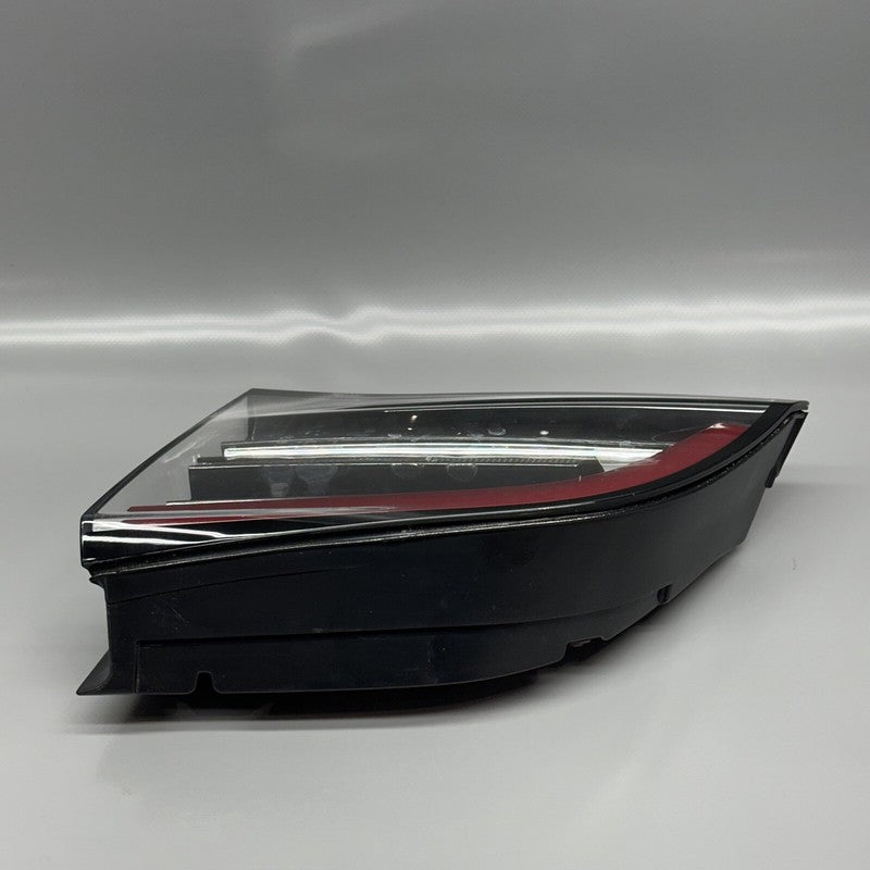 1502088-00-B TESLA MODEL Y TAIL LIGHT TRUNK RIGHT SIDE 2020 2021 2022 2023 OEM HAS WATER MARK