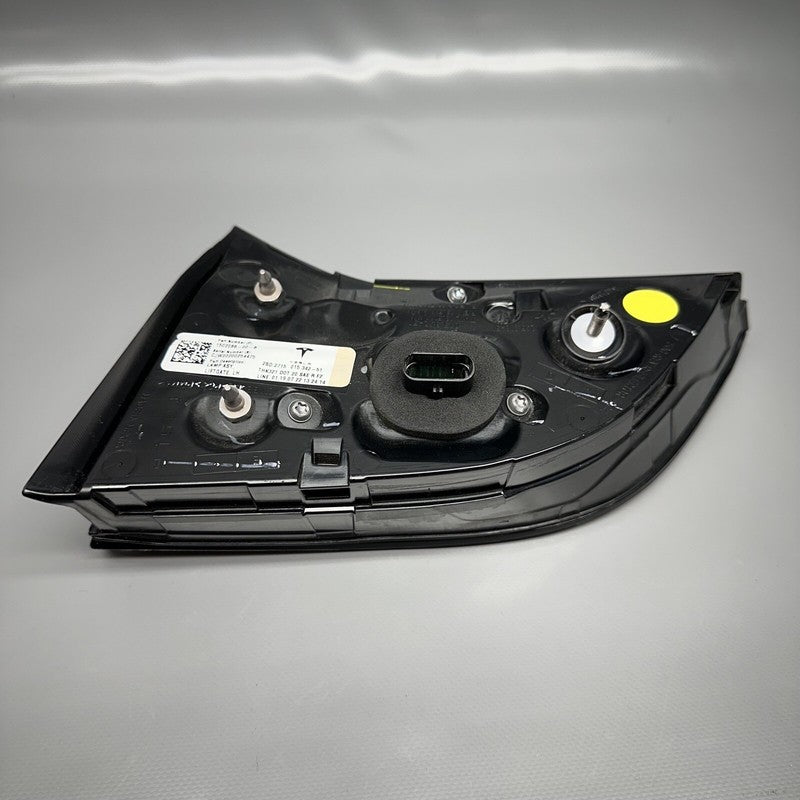 TESLA MODEL Y LIFTGATE TAIL LIGHT LEFT DRIVER 2020 21 22 2023 OEM 1502