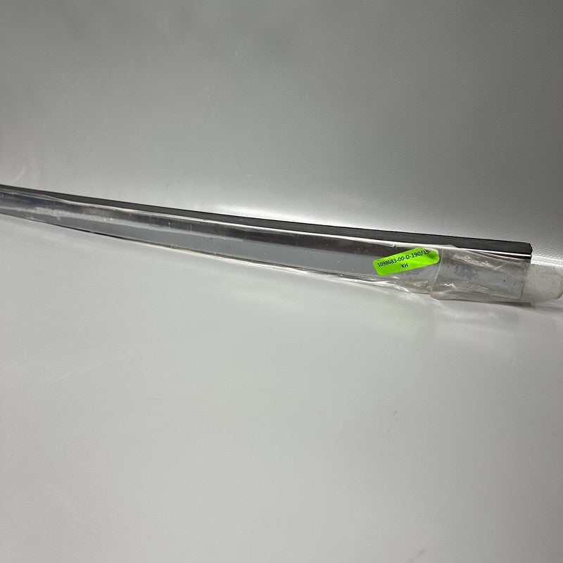 1098683-00-D TESLA MODEL X DOOR WINDOW MOLDING LEFT FRONT 2016 17 18 19 2020 OEM 1098683-00-D