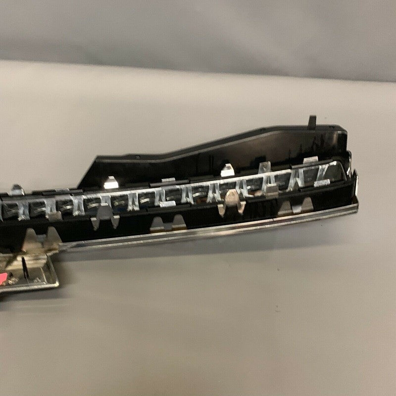 15835087 CHEVROLET SUBURBAN TAHOE AVALANCH GRILLE 2008 2009 2010 2011 2012 2013 2014 OEM