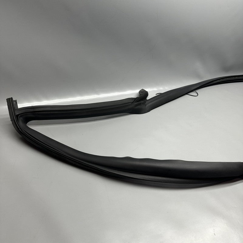 1090510-00-L TESLA MODEL 3 DOOR SEAL RIGHT REAR 2017 18 19 20 21 22 2023 OEM 1090510-00-L