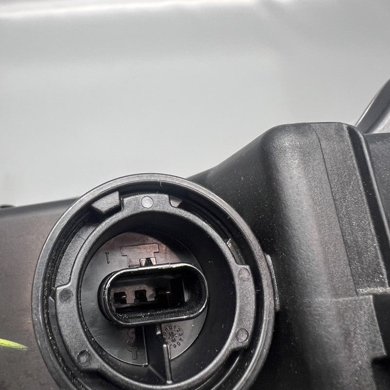 1077390-00-F TESLA MODEL 3 FOG LIGHT RIGHT PASSENGER 2017 18 19 20 21 2022 OEM 1077390-00-F