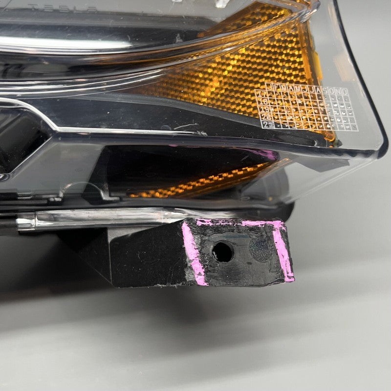 1077392-00-F TESLA MODEL 3 FOG LIGHT RIGHT PASSENGER 2017 18 19 20 21 2022 OEM 1077392-00-F