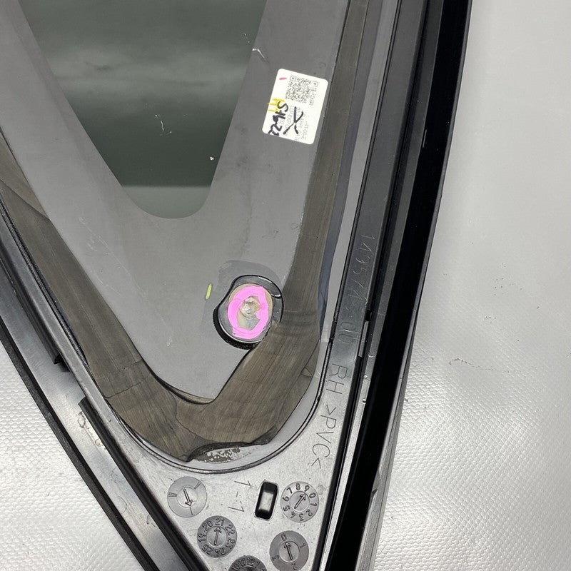 1495741-00-E TESLA MODEL Y QUARTER GLASS RIGHT REAR 2020 2021 2022 2023 OEM 1495741-00-E