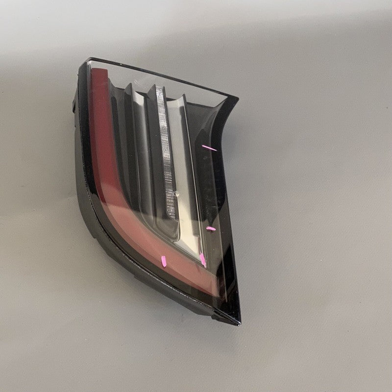 1077402-00-E TESLA MODEL 3 INNER TAIL LIGHT RIGHT SIDE 1077402-00-E 2017 2018 2019 2020 OEM