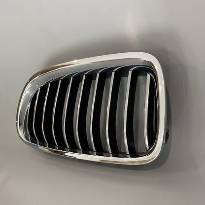 7412323 BMW 528 GRILLE UPPER LEFT 2014 2015 2016 7412323 535 OEM