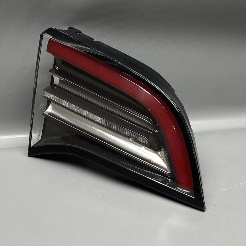 1077401-00-G TESLA MODEL 3,Y  TAIL LIGHT TRUNK LEFT DRIVER 1077401-00-G 2018 19 20 21 2022