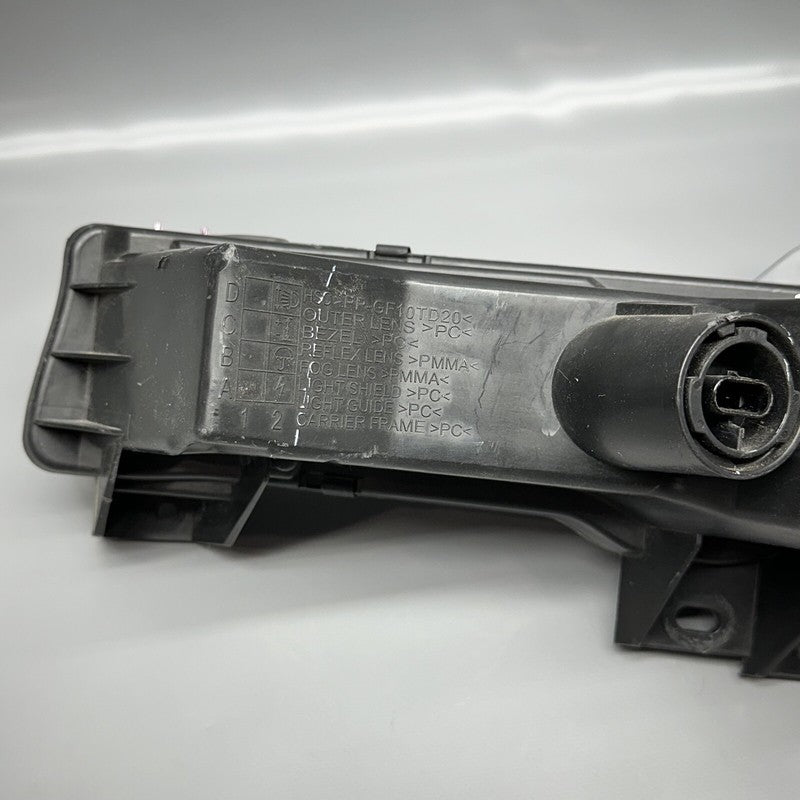 1077390-00-F TESLA MODEL 3 FOG LIGHT RIGHT PASSENGER 2020 2021 22 2023 2 PIN OEM 1077390-00-F