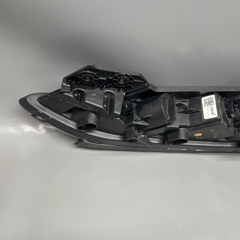92208-J9010 HYUNDAI KONA DAYTIME RUNNING LIGHT RIGHT 2018 2019 2020 2021 OEM 92208-J9010