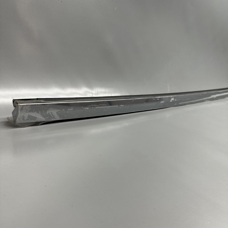 1098683-00-D TESLA MODEL X DOOR WINDOW MOLDING LEFT FRONT 2016 17 18 19 2020 OEM 1098683-00-D