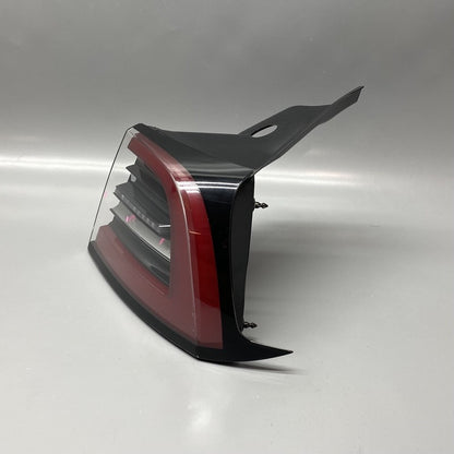 MODEL 3 TESLA MODEL 3 TAIL LIGHT RIGHT PASSENGER 2017 2018 2019 2020 OEM