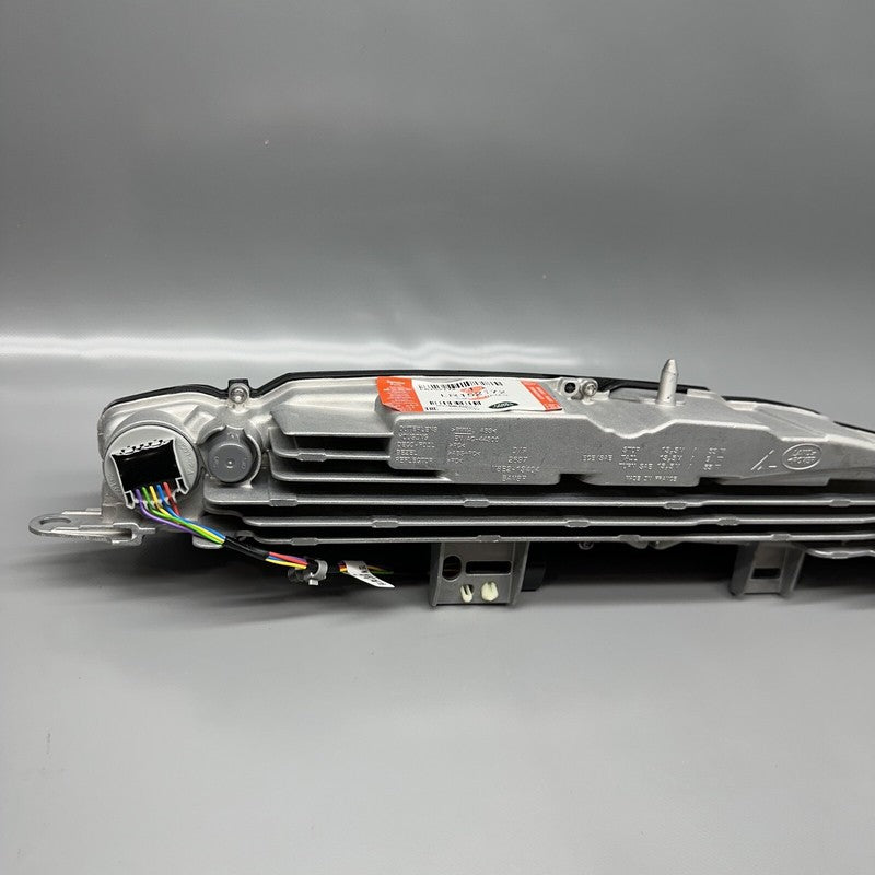 M8E2-13404-AL RANGE ROVER VOGUE TAIL LIGHT LEFT DRIVER 2023 2024 OEM M8E2-13404-AL