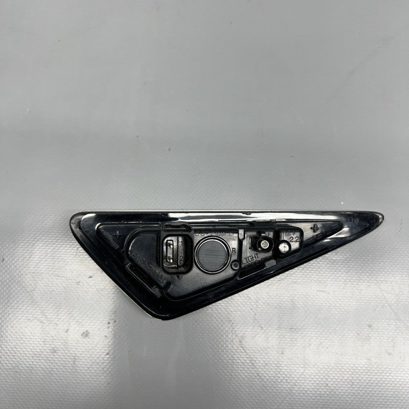 1125106-77-E TESLA MODEL 3 FENDER CAMERA MARKER LEFT 2018 2019 2020 2021 1125106-77-E