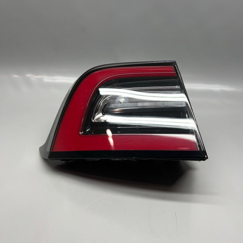TESLA MODEL 3 TAIL LIGHT LEFT DRIVER 2017 2018 2019 2020 2021 2022 202